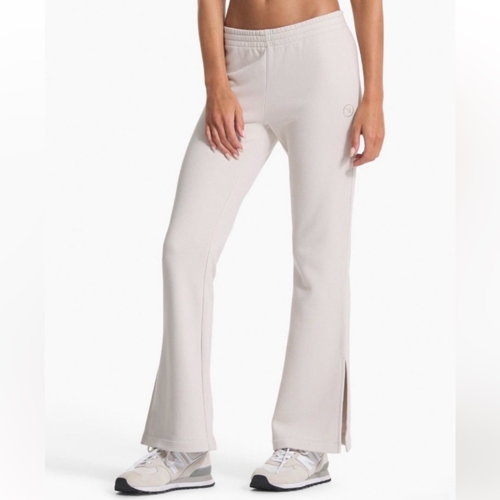 XL Vuori Sedona Split Hem Sweatpants in Salt